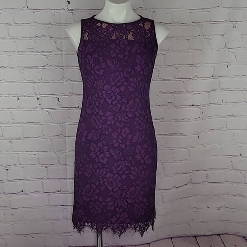 Lauren Ralph Lauren Plum Purple sleeveless floral lace dress with zipper closure